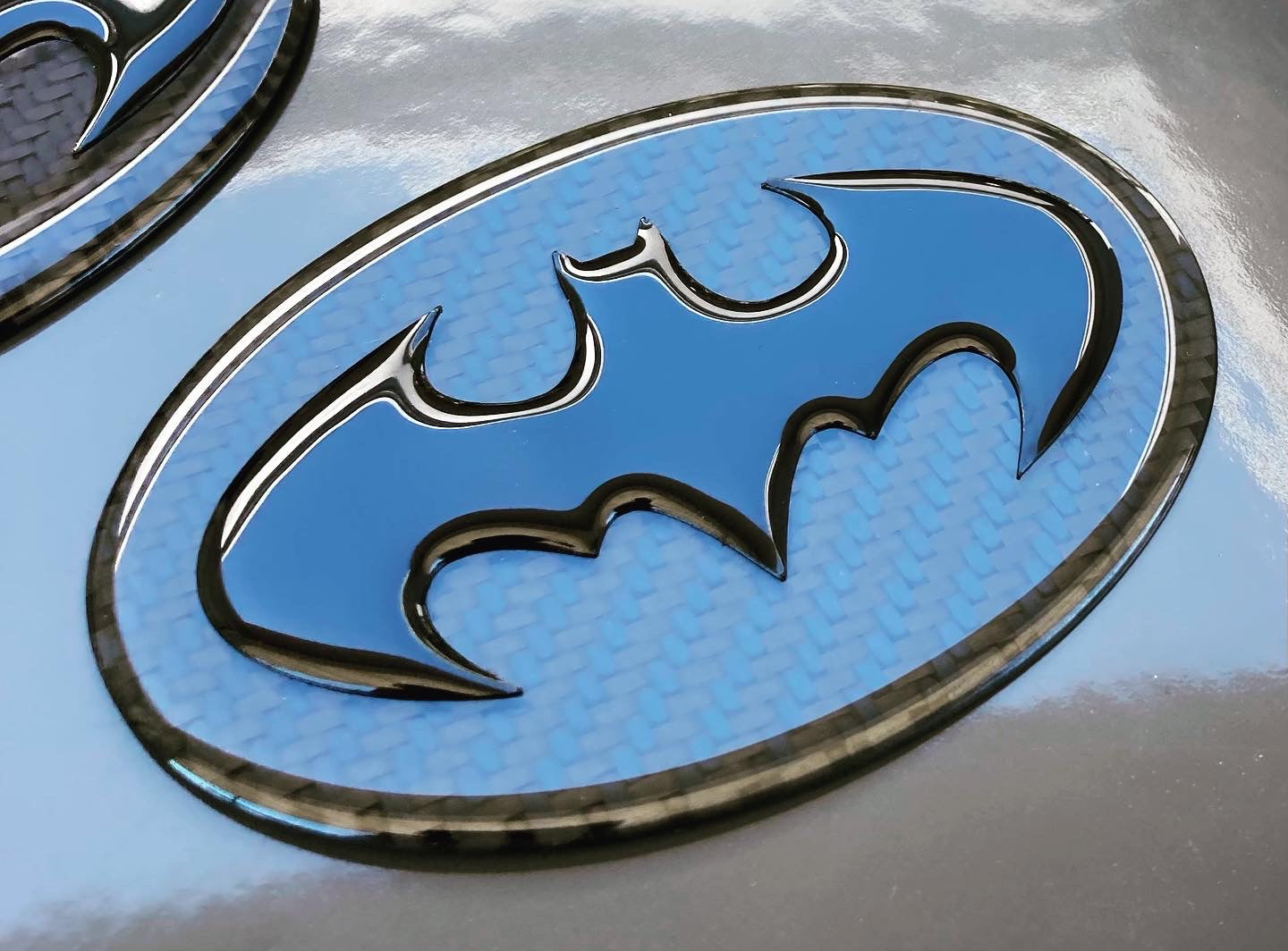 Automaze Metal Batman 3D Logo Badge for All Cars (Black) : Amazon.in: Car &  Motorbike